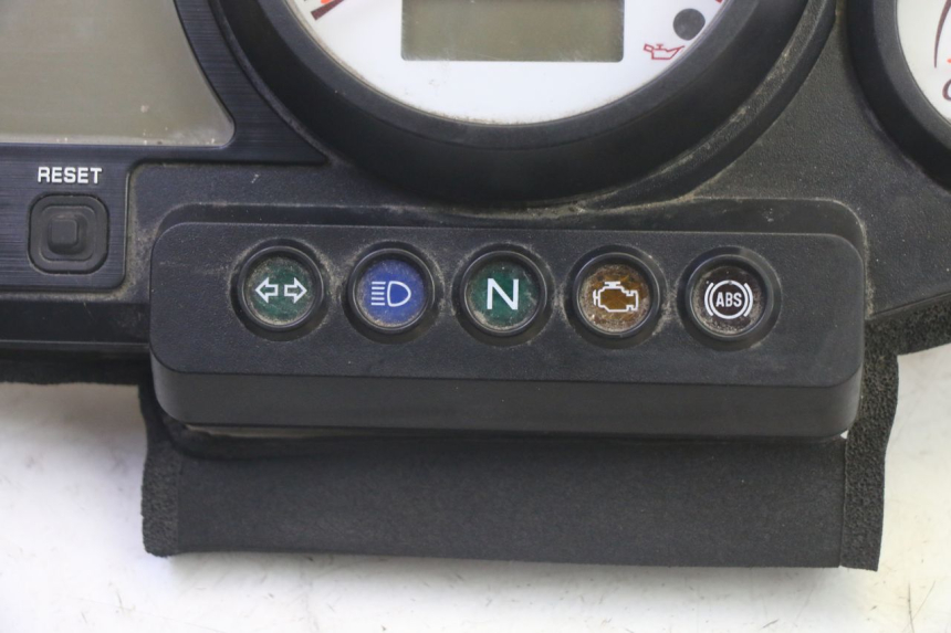 photo de VELOCIMETRO YAMAHA TDM ABS 900 (2002 - 2014) - Detalles de los puntos de fijación