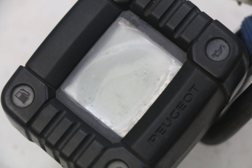 photo de CUENTA KILÓMETROS PEUGEOT TKR TREKKER FURIOUS 50 (2005 - 2014) - Detalle de la pieza