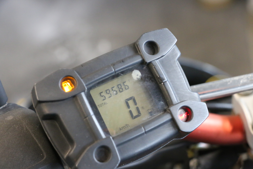 photo de CUENTA KILÓMETROS PEUGEOT TKR TREKKER FURIOUS 50 (2005 - 2014) - Zoom estado de uso