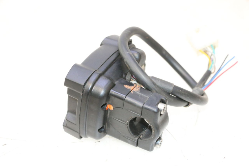 photo de CUENTA KILÓMETROS PEUGEOT TKR TREKKER FURIOUS 50 (2005 - 2014) - Primer plano técnico