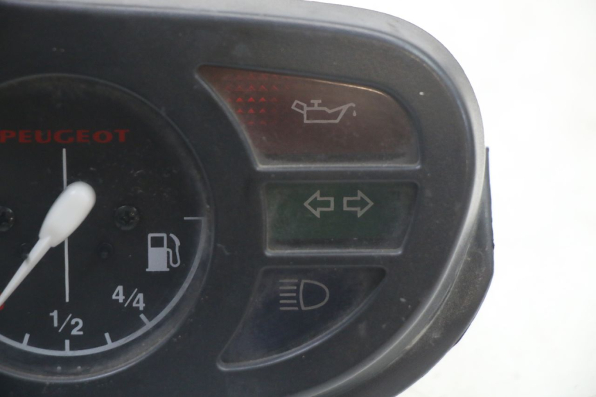 photo de VELOCIMETRO PEUGEOT TREKKER TKR 50 (2005 - 2014) - Zoom estado de uso