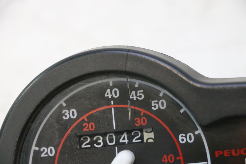 photo de VELOCIMETRO PEUGEOT TREKKER TKR 50 (2005 - 2014) - Zoom sobre los componentes