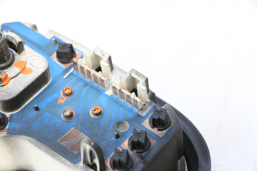 photo de VELOCIMETRO PEUGEOT TREKKER TKR 50 (2005 - 2014) - Primer plano técnico