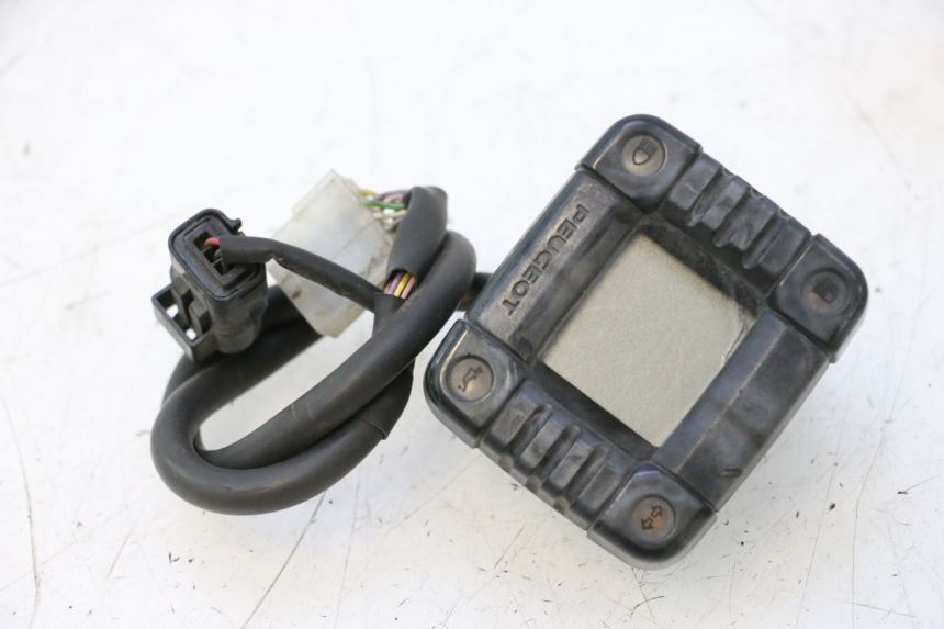 photo de CUENTA KILÓMETROS PEUGEOT TREKKER 50 (1995 - 2004) - Zoom sobre los componentes