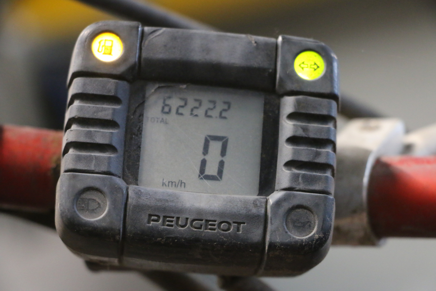 photo de CUENTA KILÓMETROS PEUGEOT TREKKER 50 (1995 - 2004) - Zoom estado de uso