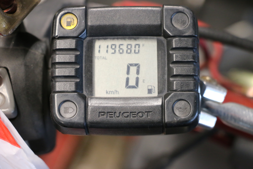 photo de CUENTA KILÓMETROS PEUGEOT TREKKER 50 (1995 - 2004) - Zoom estado de uso