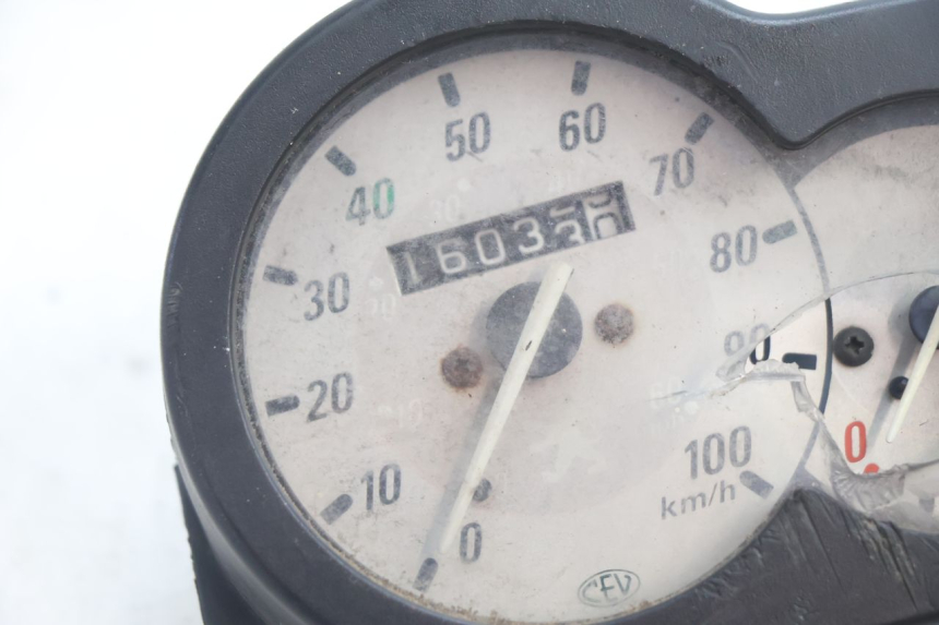 photo de CUENTA KILÓMETROS PEUGEOT TREKKER 50 (1995 - 2004) - Detalle de la pieza