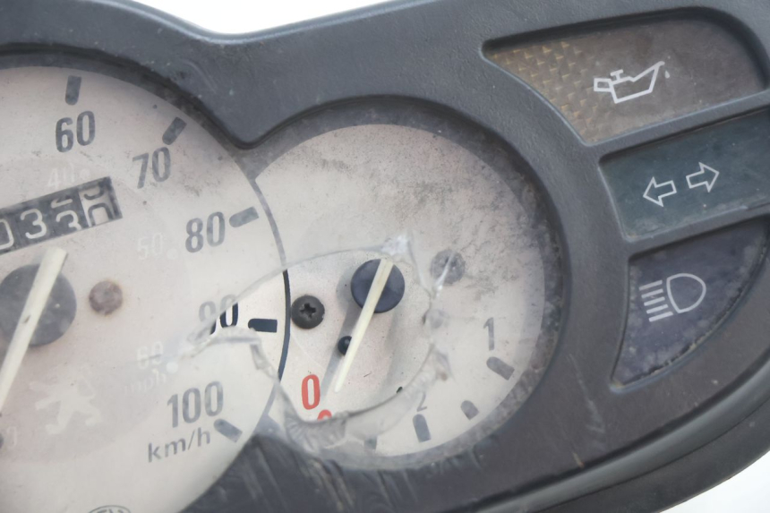 photo de CUENTA KILÓMETROS PEUGEOT TREKKER 50 (1995 - 2004) - Zoom estado de uso