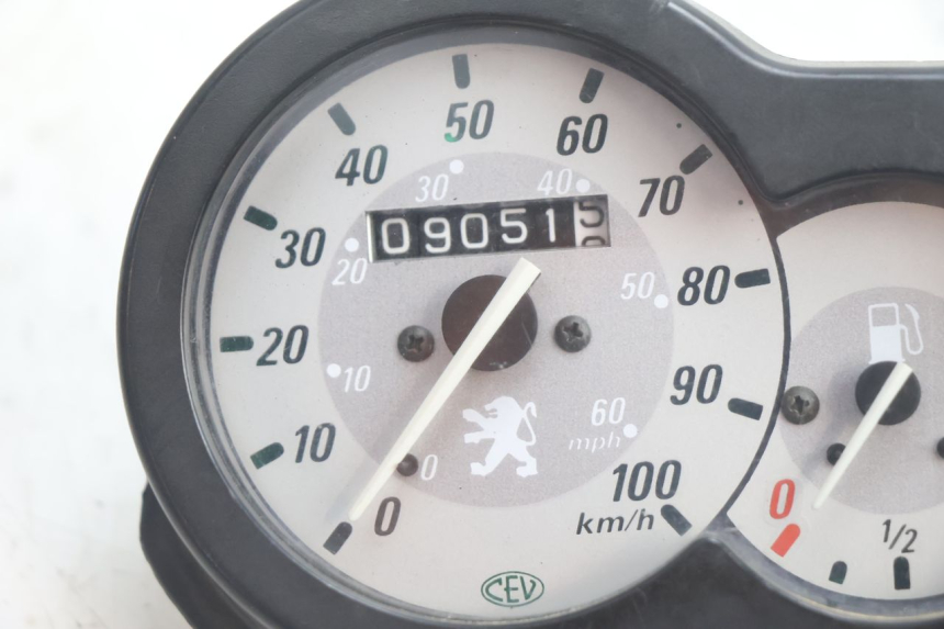 photo de CUENTA KILÓMETROS PEUGEOT TREKKER 50 (1995 - 2004) - Detalle de la pieza