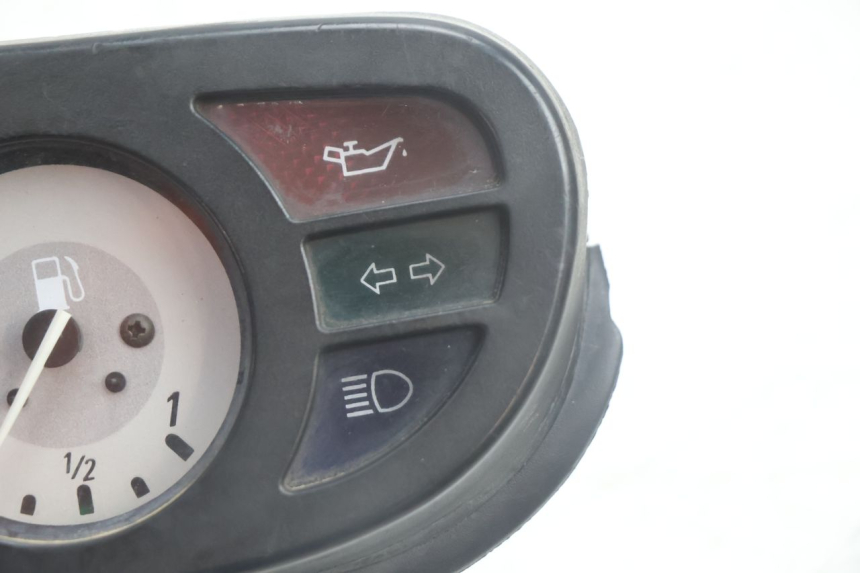 photo de CUENTA KILÓMETROS PEUGEOT TREKKER 50 (1995 - 2004) - Otra perspectiva