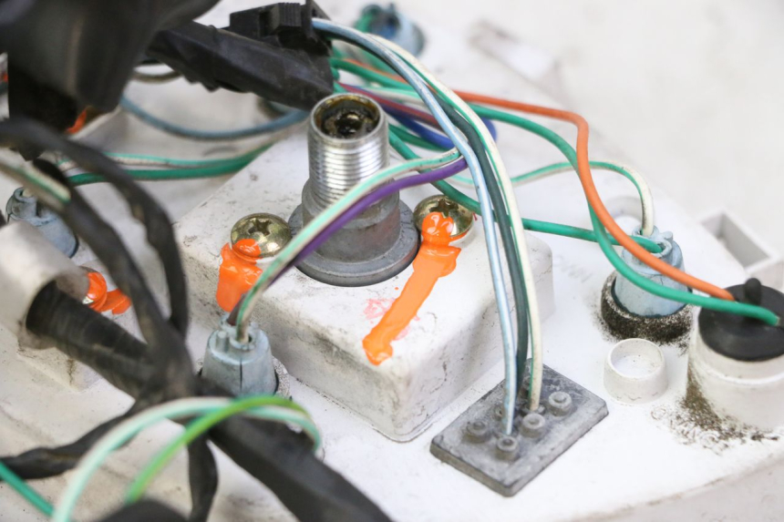 photo de VELOCIMETRO PEUGEOT TWEET PRO CARGO 50 (2018 - 2022) - Detalles de los puntos de fijación