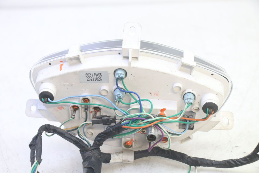 photo de VELOCIMETRO PEUGEOT TWEET PRO EFI 4T 50 (2021 - 2022) - Estado de la superficie y material