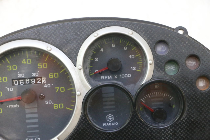 photo de VELOCIMETRO PIAGGIO TYPHOON 50 (2000 - 2009) - Zoom sobre los componentes