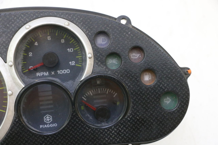 photo de VELOCIMETRO PIAGGIO TYPHOON 50 (2000 - 2009) - Primer plano de alta resolución