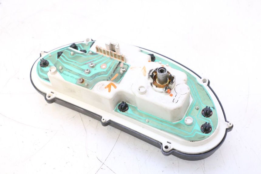 photo de VELOCIMETRO PIAGGIO TYPHOON 50 (2000 - 2009) - Detalles de los puntos de fijación