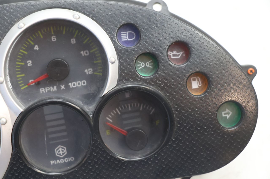 photo de VELOCIMETRO PIAGGIO TYPHOON 50 (2000 - 2009) - Zoom estado de uso