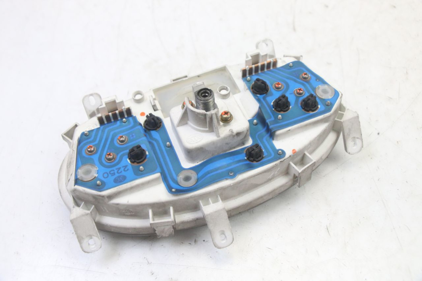 photo de CUENTA KILÓMETROS SUZUKI UH BURGMAN 125 (2002 - 2006) - Detalles de los puntos de fijación