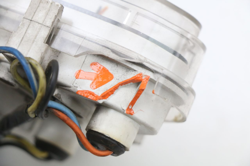 photo de CUENTA KILÓMETROS PEUGEOT V-CLIC VCLIC 50 (2007 - 2013) - Detalles de los puntos de fijación