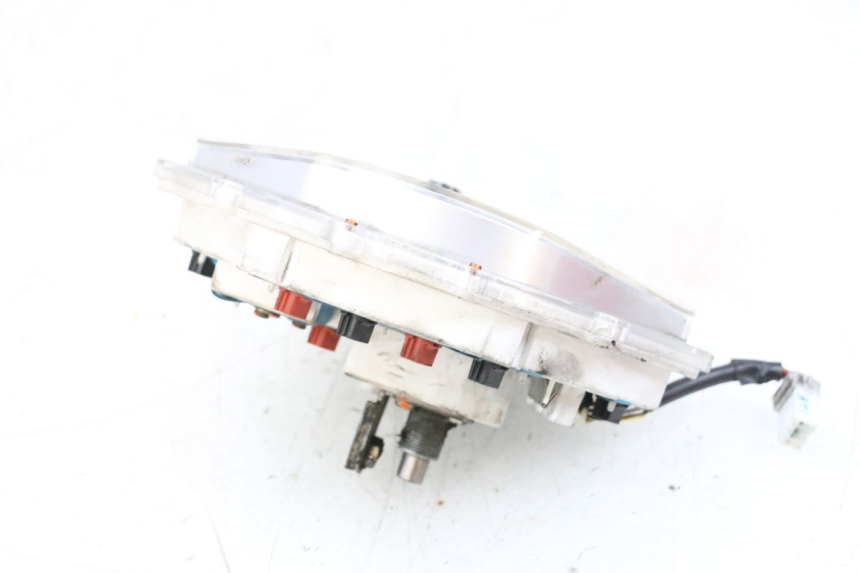 photo de VELOCIMETRO PIAGGIO VESPA GTS SUPER IE 125 (2009 - 2016) - Primer plano técnico