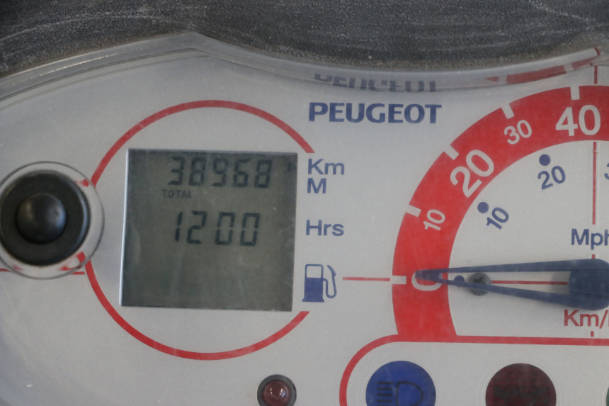 photo de VELOCIMETRO PEUGEOT VIVACITY 50 (1998 - 2003) - Primer plano técnico