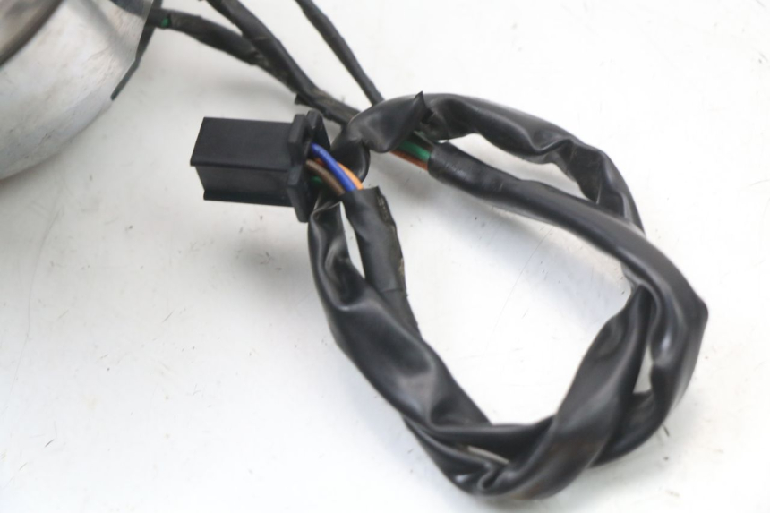 photo de CUENTA KILÓMETROS DAELIM VL DAYSTAR 125 (2000 - 2011) - Detalles de los puntos de fijación