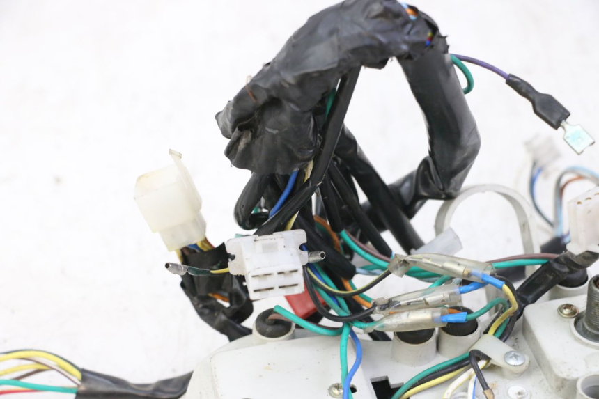 photo de CUENTA KILÓMETROS VONROAD YIBEN 125 (2006 - 2010) - Estado de la superficie y material