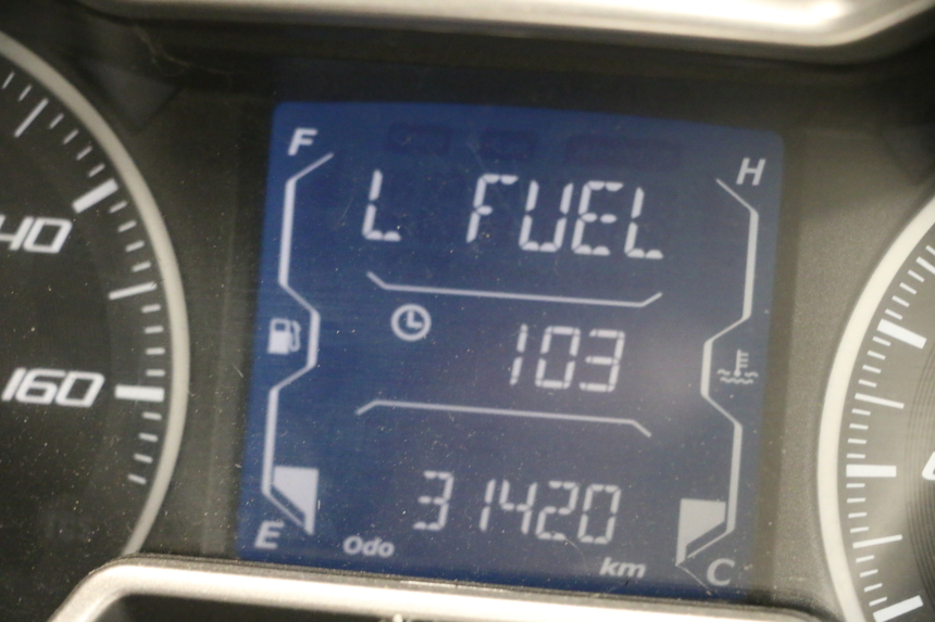 photo de CUENTA KILÓMETROS YAMAHA XMAX X-MAX ABS 125 (2017 - 2020) - Enfoque en la estructura