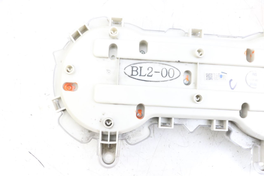 photo de CUENTA KILÓMETROS YAMAHA XMAX X-MAX ABS 125 (2017 - 2020) - Primer plano técnico