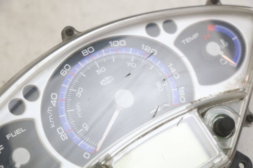 photo de CUENTA KILÓMETROS YAMAHA XMAX X-MAX 125 (2006 - 2009) - Marcados y referencias originales