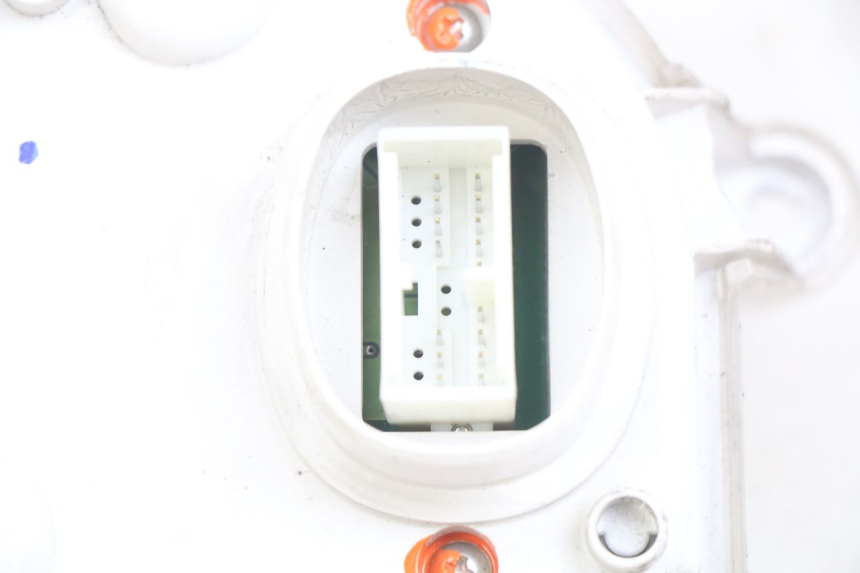 photo de CUENTA KILÓMETROS YAMAHA X-MAX XMAX 125 (2010 - 2013) - Estado de la superficie y material