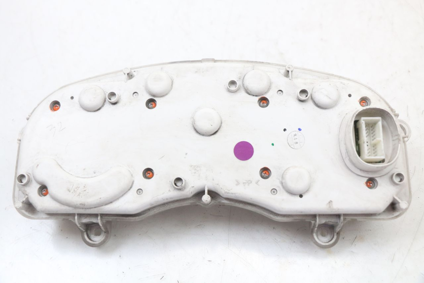 photo de CUENTA KILÓMETROS YAMAHA X-MAX XMAX 125 (2010 - 2013) - Detalles de los puntos de fijación