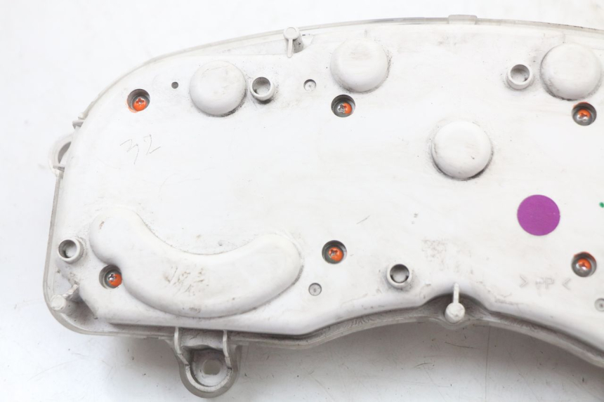 photo de CUENTA KILÓMETROS YAMAHA X-MAX XMAX 125 (2010 - 2013) - Estado de la superficie y material