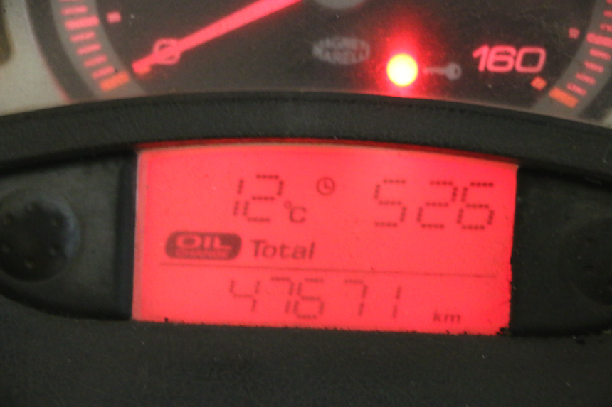 photo de CUENTA KILÓMETROS YAMAHA X-MAX XMAX 250 (2006 - 2009) - Detalles de los puntos de fijación