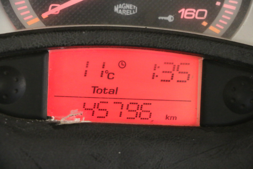 photo de CUENTA KILÓMETROS YAMAHA XMAX X-MAX 125 (2006 - 2009) - Detalles de los puntos de fijación