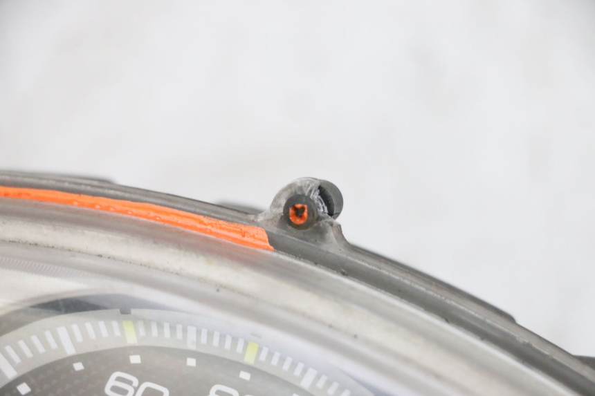 photo de CUENTA KILÓMETROS YAMAHA XMAX X-MAX 125 (2006 - 2009) - Enfoque en la estructura