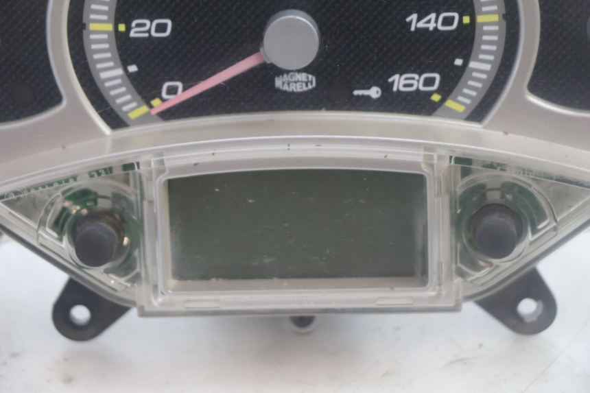 photo de CUENTA KILÓMETROS YAMAHA XMAX X-MAX 125 (2006 - 2009) - Primer plano técnico