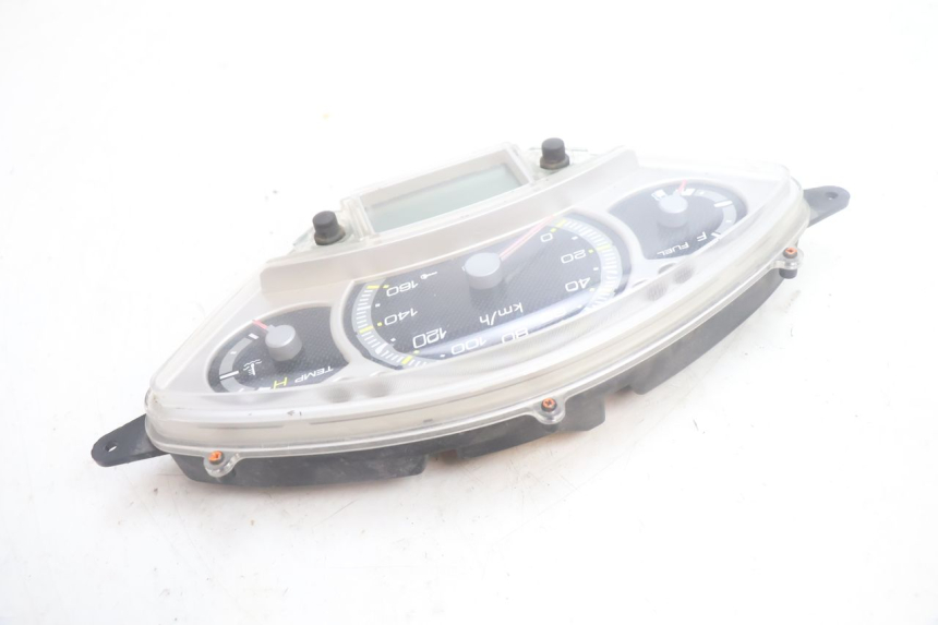 photo de CUENTA KILÓMETROS YAMAHA XMAX X-MAX 125 (2006 - 2009) - Estado de la superficie y material