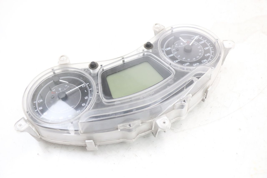 photo de CUENTA KILÓMETROS PIAGGIO X10 125 (2012 - 2017) - Detalles de los puntos de fijación