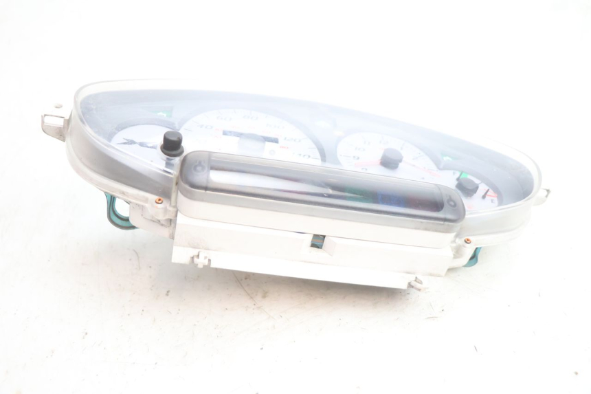 photo de VELOCIMETRO PIAGGIO X8 STREET 125 (2006 - 2007) - Detalles de los puntos de fijación
