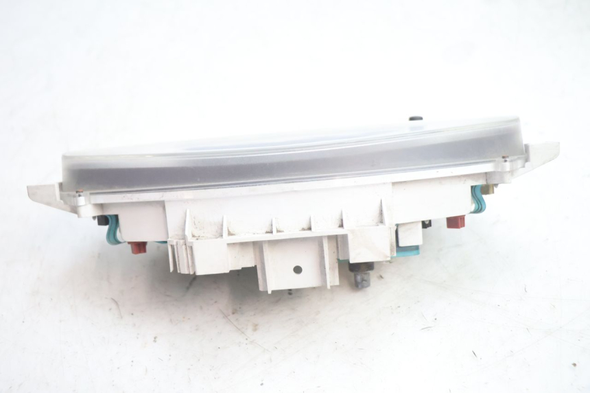 photo de VELOCIMETRO PIAGGIO X8 STREET 125 (2006 - 2007) - Estado de la superficie y material