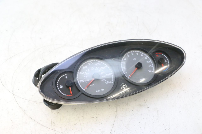 photo de VELOCIMETRO PIAGGIO X9 AMALFI 180 (2000 - 2003) - Primer plano técnico