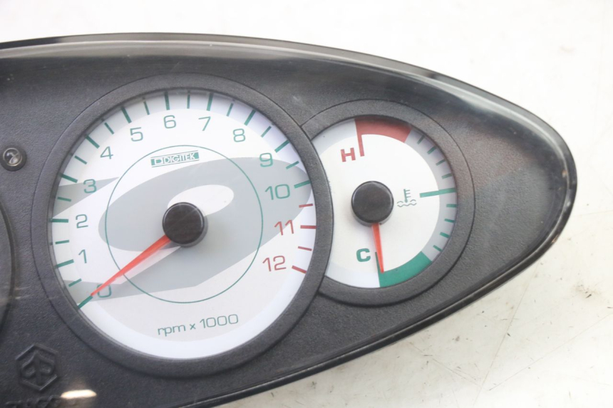photo de VELOCIMETRO PIAGGIO X9 EVOLUTION 125 (2003 - 2007) - Zoom estado de uso