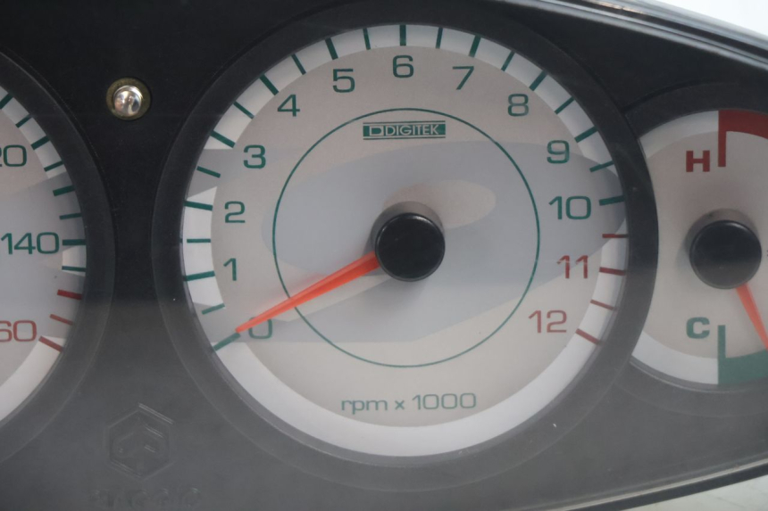 photo de VELOCIMETRO PIAGGIO X9 EVOLUTION 125 (2003 - 2007) - Primer plano técnico