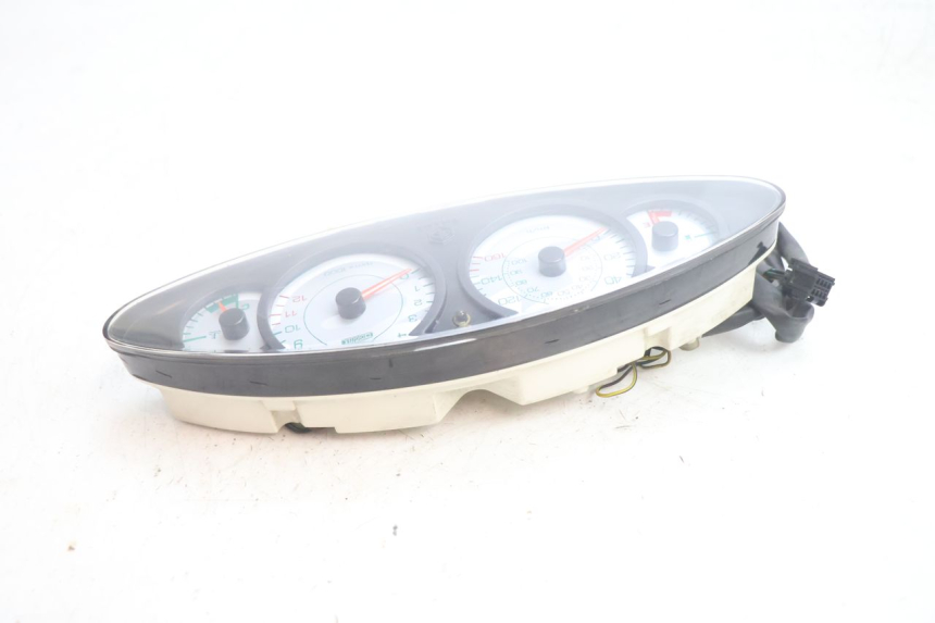 photo de VELOCIMETRO PIAGGIO X9 EVOLUTION 125 (2003 - 2007) - Detalles de los puntos de fijación