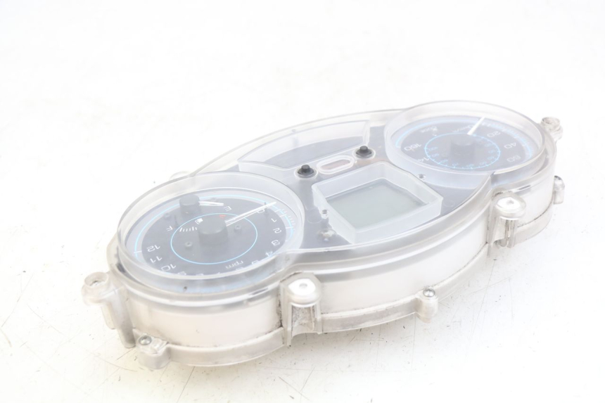 photo de CUENTA KILÓMETROS PIAGGIO XEVO - X EVO 125 (2007 - 2017) - Primer plano técnico