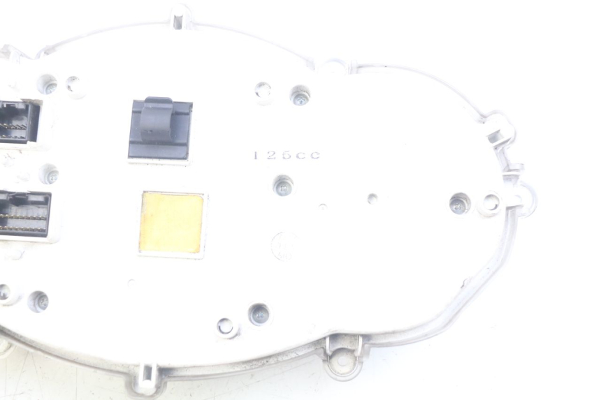 photo de CUENTA KILÓMETROS PIAGGIO XEVO - X EVO 125 (2007 - 2017) - Detalles de los puntos de fijación