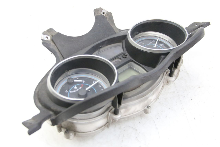 photo de CUENTA KILÓMETROS PIAGGIO XEVO - X EVO 125 (2007 - 2017) - Estado de la superficie y material