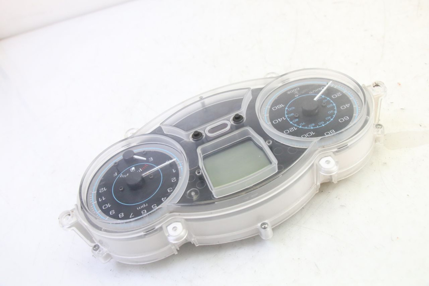 photo de CUENTA KILÓMETROS PIAGGIO XEVO - X EVO 125 (2007 - 2017) - Detalles de los puntos de fijación