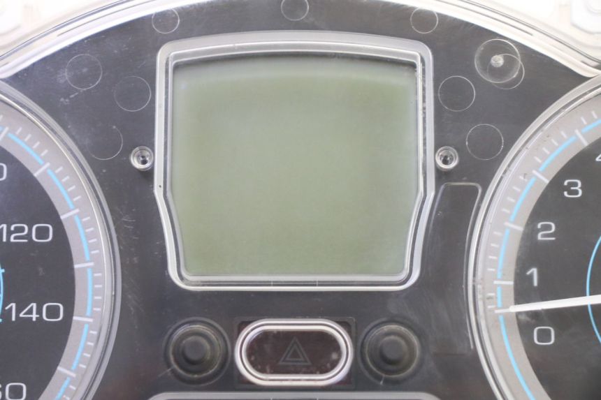 photo de CUENTA KILÓMETROS PIAGGIO XEVO - X EVO 125 (2007 - 2017) - Primer plano técnico