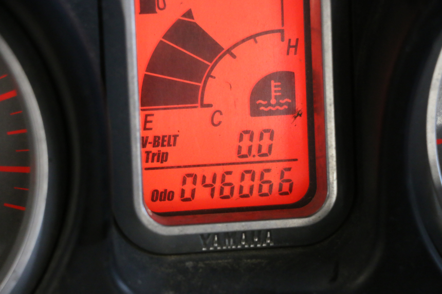 photo de VELOCIMETRO YAMAHA XP T-MAX ABS 500 (2005 - 2005) - Estado de la superficie y material